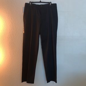 DOCKERS Men’s black khaki classic fit trousers .W 34 L34.Flat front.  NWT